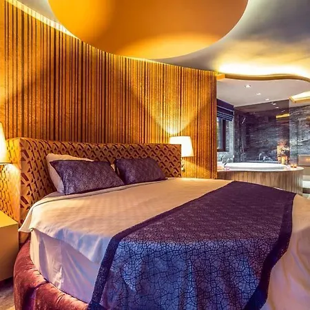Sleeps 6 With Pool Air Con And Wifi Vilă